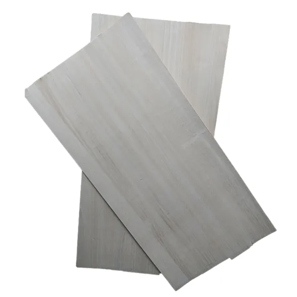 Deska z běleného topolu