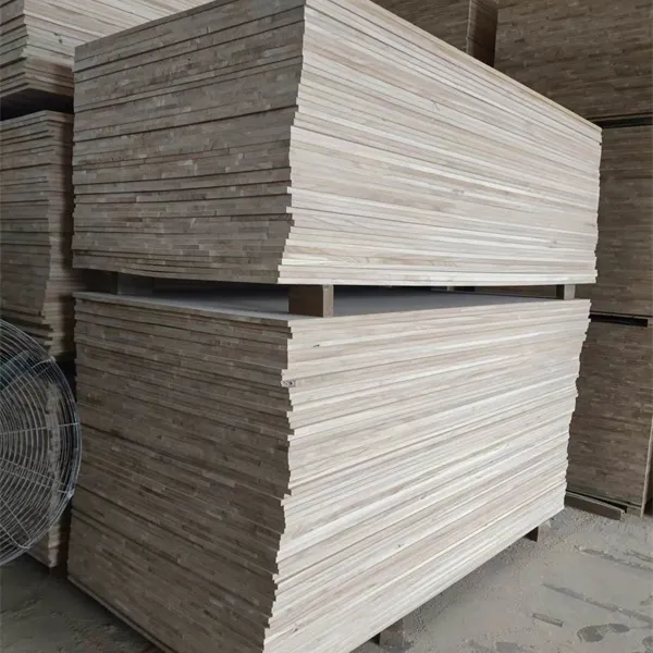 Radiata Pine Edge Lepená deska